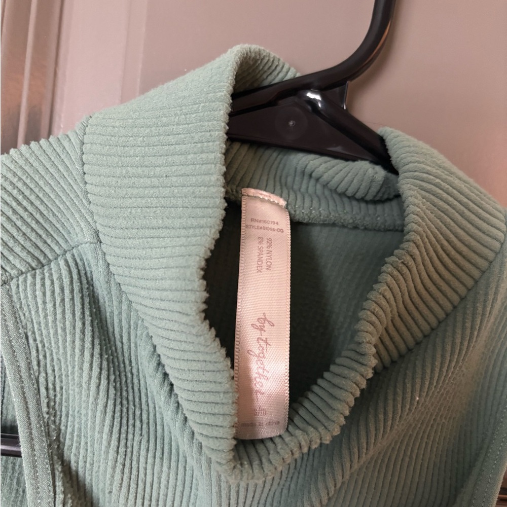 Green Ribbed Crop Top - Picture 5 of 5